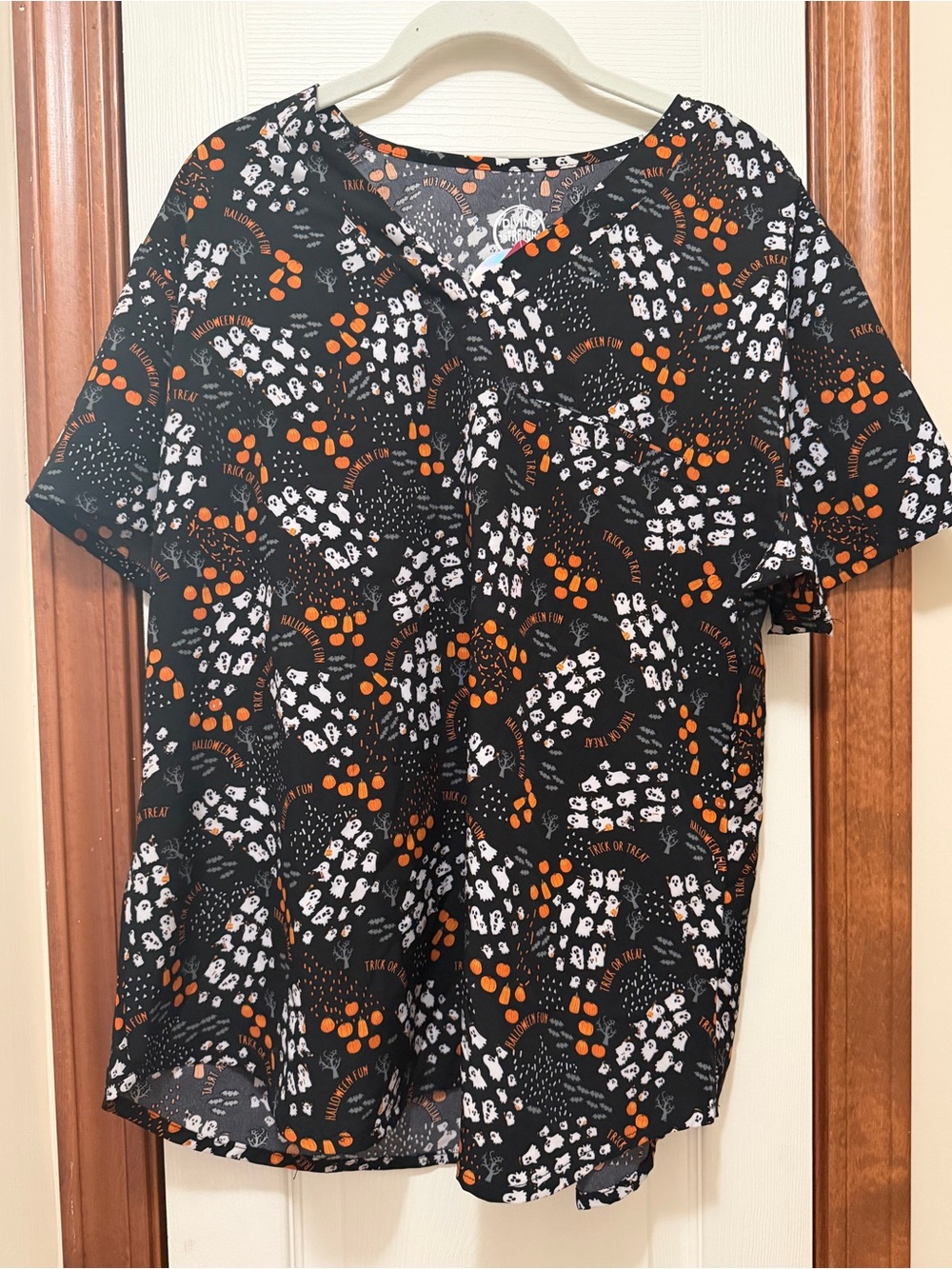 NWT Divine Stretch Halloween Fun woman’s scrub top size XL